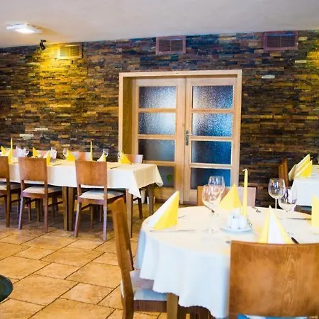 Konukevi - Restaurace Na Myte Sezimovo Usti