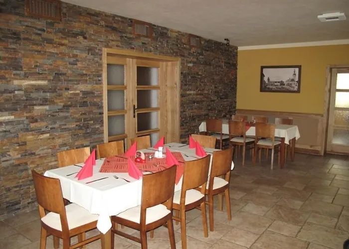 게스트하우스 - Restaurace Na Myte Sezimovo Usti