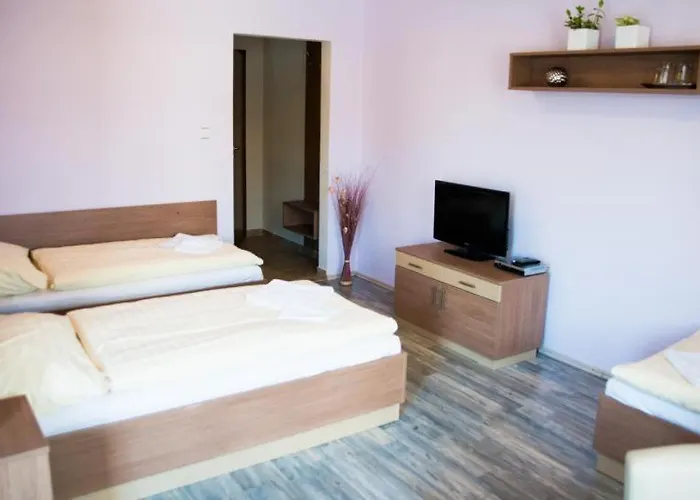 - Restaurace Na Myte 3* Sezimovo Usti