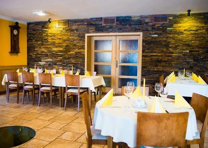 게스트하우스 - Restaurace Na Myte Sezimovo Usti